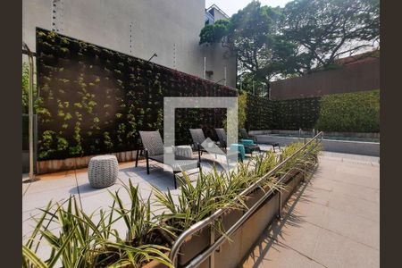 Apartamento à venda com 250m², 4 quartos e 4 vagas Apartamento à venda com 250m², 4 quartos e 4 vagasÁrea comum - Piscina