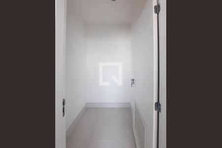 Apartamento à venda com 250m², 4 quartos e 4 vagas Apartamento à venda com 250m², 4 quartos e 4 vagasDespensa