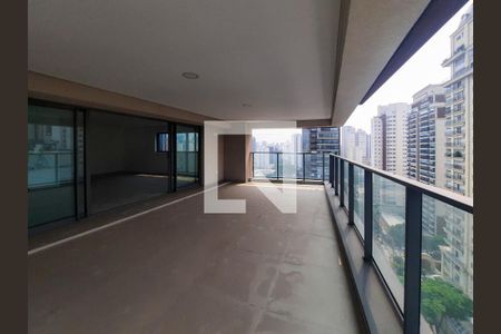Apartamento à venda com 250m², 4 quartos e 4 vagas Apartamento à venda com 250m², 4 quartos e 4 vagasVaranda