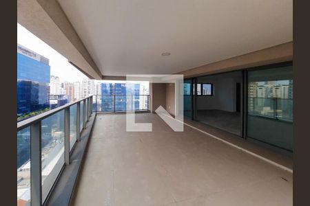 Apartamento à venda com 250m², 4 quartos e 4 vagas Apartamento à venda com 250m², 4 quartos e 4 vagasVaranda