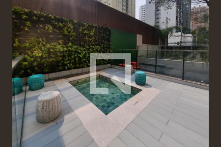 Apartamento à venda com 250m², 4 quartos e 4 vagas Apartamento à venda com 250m², 4 quartos e 4 vagasÁrea comum - Piscina
