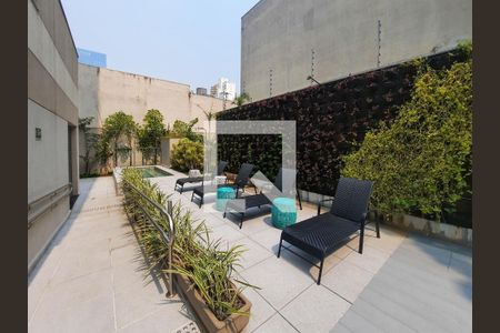 Apartamento à venda com 250m², 4 quartos e 4 vagas Apartamento à venda com 250m², 4 quartos e 4 vagasÁrea comum - Piscina