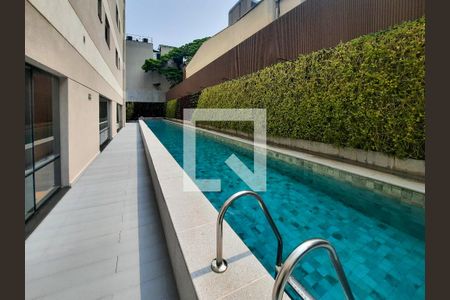 Apartamento à venda com 250m², 4 quartos e 4 vagas Apartamento à venda com 250m², 4 quartos e 4 vagasÁrea comum - Piscina