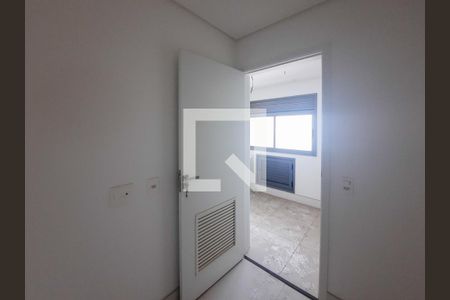 Apartamento à venda com 250m², 4 quartos e 4 vagas Apartamento à venda com 250m², 4 quartos e 4 vagasQuarto de Serviço