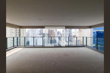 Apartamento à venda com 250m², 4 quartos e 4 vagas Apartamento à venda com 250m², 4 quartos e 4 vagasVaranda