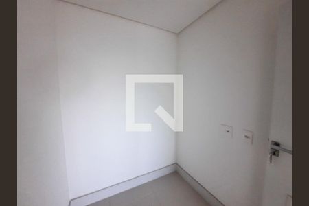 Apartamento à venda com 250m², 4 quartos e 4 vagas Apartamento à venda com 250m², 4 quartos e 4 vagasQuarto de Serviço