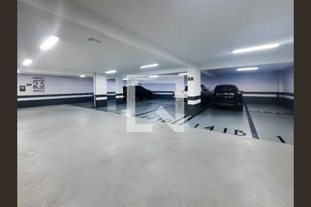 Apartamento à venda com 250m², 4 quartos e 4 vagas Apartamento à venda com 250m², 4 quartos e 4 vagasGaragem