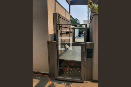 Apartamento à venda com 250m², 4 quartos e 4 vagas Apartamento à venda com 250m², 4 quartos e 4 vagasElevador para pessoas com mobilidade reduzida