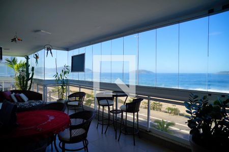 Varanda de apartamento à venda com 3 quartos, 170m² em Piratininga, Niterói