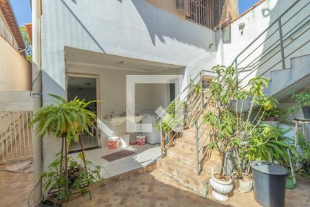 Quintal de casa à venda com 3 quartos, 180m² em São João Batista, Belo Horizonte