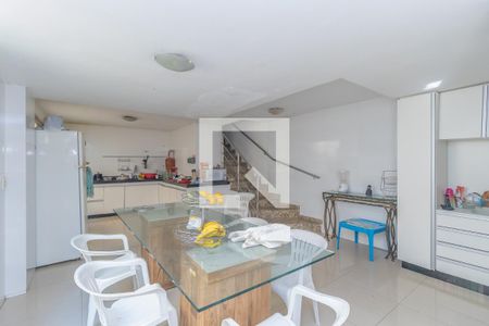 Cozinha de casa à venda com 3 quartos, 180m² em São João Batista, Belo Horizonte