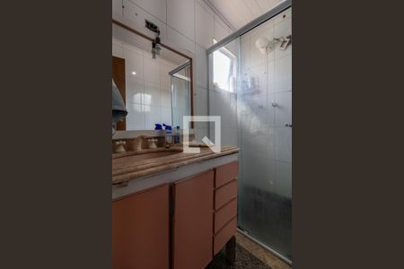 Casa à venda com 240m², 5 quartos e 2 vagasBanheiro - Quarto 1