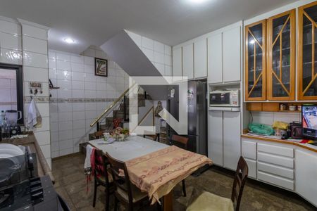 Casa à venda com 240m², 5 quartos e 2 vagasCozinha/Copa
