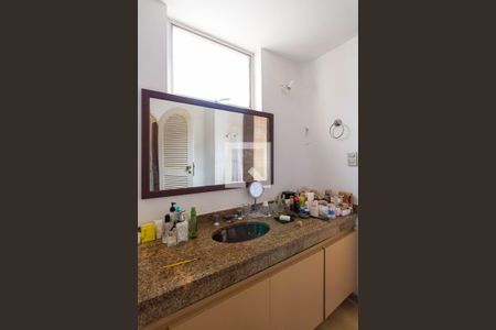 Casa à venda com 298m², 4 quartos e 2 vagasBanheiro