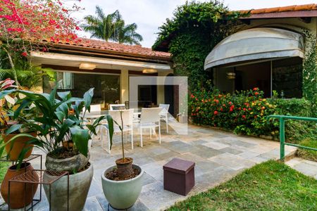 Casa à venda com 298m², 4 quartos e 2 vagasQuintal