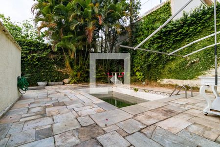 Casa à venda com 298m², 4 quartos e 2 vagasQuintal