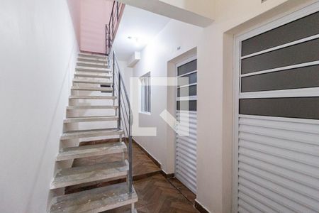 Corredor de kitnet/studio para alugar com 1 quarto, 17m² em Vila Caldas, Carapicuíba