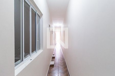 Corredor de kitnet/studio para alugar com 1 quarto, 17m² em Vila Caldas, Carapicuíba