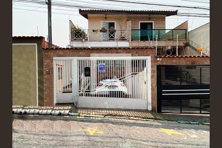 Casa à venda com 178m², 3 quartos e 3 vagasFachada com plaquinha