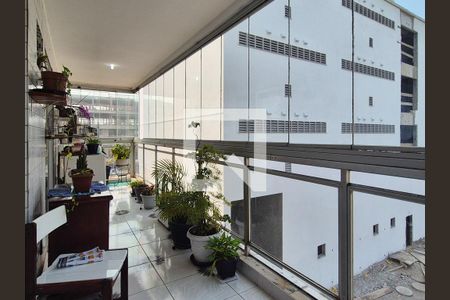 Apartamento à venda com 80m², 2 quartos e 1 vagaVaranda