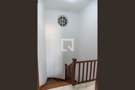 Casa à venda com 237m², 3 quartos e 3 vagas Casa à venda com 237m², 3 quartos e 3 vagasEscada