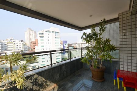 Apartamento para alugar com 144m², 3 quartos e 3 vagas Apartamento para alugar com 144m², 3 quartos e 3 vagasVaranda