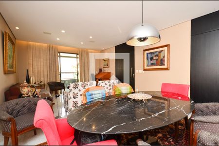 Sala 3 ambientes de apartamento para alugar com 3 quartos, 144m² em Santo Antônio, Belo Horizonte