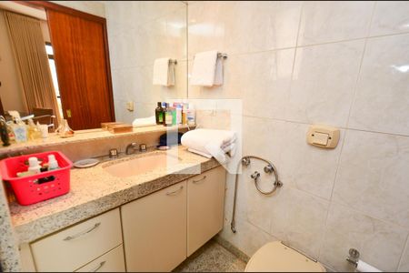 Apartamento para alugar com 144m², 3 quartos e 3 vagas Apartamento para alugar com 144m², 3 quartos e 3 vagasBanheir suite