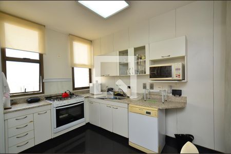 Apartamento para alugar com 144m², 3 quartos e 3 vagas Apartamento para alugar com 144m², 3 quartos e 3 vagasCozinha