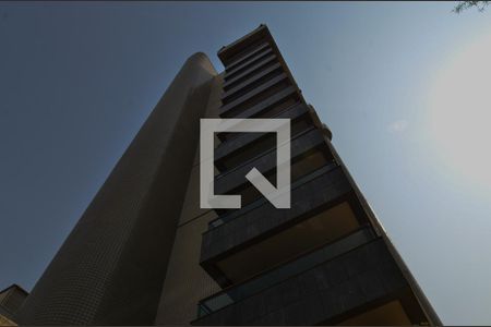 Apartamento para alugar com 144m², 3 quartos e 3 vagas Apartamento para alugar com 144m², 3 quartos e 3 vagasFachada