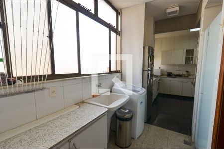 Apartamento para alugar com 144m², 3 quartos e 3 vagas Apartamento para alugar com 144m², 3 quartos e 3 vagasArea serviço