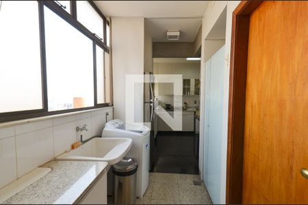 Apartamento para alugar com 144m², 3 quartos e 3 vagas Apartamento para alugar com 144m², 3 quartos e 3 vagasArea serviço