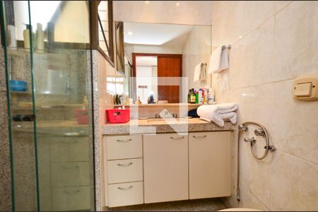 Apartamento para alugar com 144m², 3 quartos e 3 vagas Apartamento para alugar com 144m², 3 quartos e 3 vagasBanheir suite