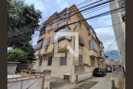 Apartamento à venda com 100m², 3 quartos e 1 vagaFachada e portaria