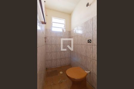 Banheiro da suíte 1 de casa para alugar com 2 quartos, 80m² em Vila Silviania, Carapicuíba