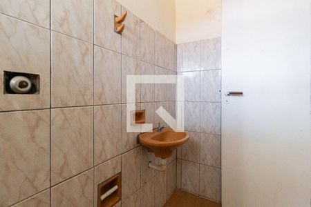 Banheiro da suíte 1 de casa para alugar com 2 quartos, 80m² em Vila Silviania, Carapicuíba