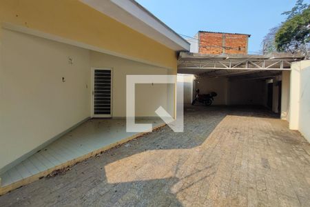 Quintal - Garagem de casa para alugar com 3 quartos, 290m² em Vila Lemos, Campinas