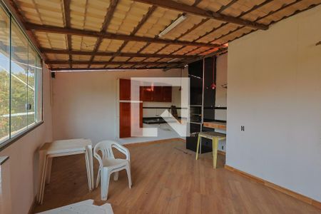 Casa à venda com 200m², 3 quartos e 2 vagas Casa à venda com 200m², 3 quartos e 2 vagasVaranda