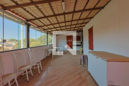 Casa à venda com 200m², 3 quartos e 2 vagas Casa à venda com 200m², 3 quartos e 2 vagasVaranda