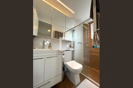 Apartamento à venda com 77m², 2 quartos e 2 vagas Apartamento à venda com 77m², 2 quartos e 2 vagasBanheiro da Suíte