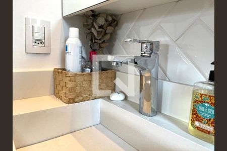 Apartamento à venda com 77m², 2 quartos e 2 vagas Apartamento à venda com 77m², 2 quartos e 2 vagasBanheiro da Suíte