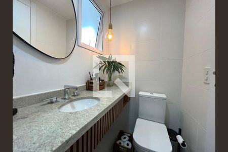 Apartamento à venda com 77m², 2 quartos e 2 vagas Apartamento à venda com 77m², 2 quartos e 2 vagasBanheiro Corredor