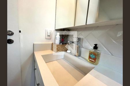 Apartamento à venda com 77m², 2 quartos e 2 vagas Apartamento à venda com 77m², 2 quartos e 2 vagasBanheiro da Suíte