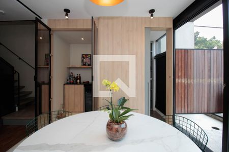 Sala de casa à venda com 3 quartos, 103m² em Vila Madalena, São Paulo