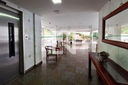 Apartamento à venda com 78m², 2 quartos e 1 vagaFachada e portaria