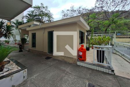 Apartamento à venda com 78m², 2 quartos e 1 vagaFachada e portaria