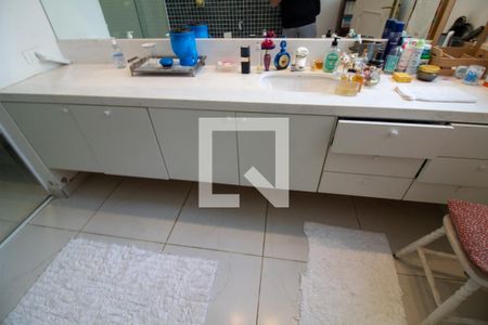 Casa à venda com 1700m², 5 quartos e 4 vagasBanheiro 2