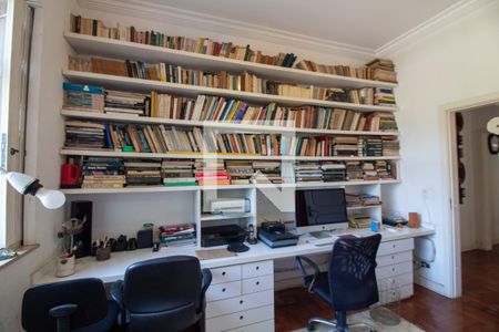 Casa à venda com 1700m², 5 quartos e 4 vagasEscritório