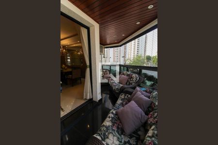 Apartamento à venda com 124m², 3 quartos e 3 vagasVaranda