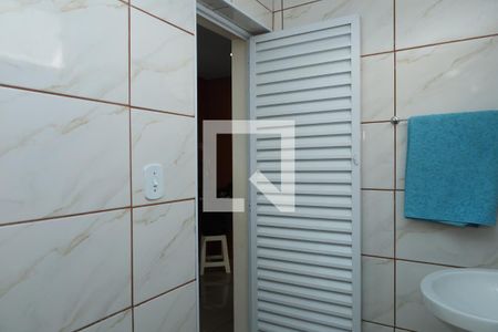 Casa à venda com 185m², 3 quartos e 2 vagasBanheiro Social 1